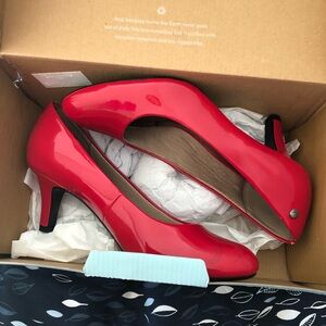Size 7 red Life Stride Parigi heels in box